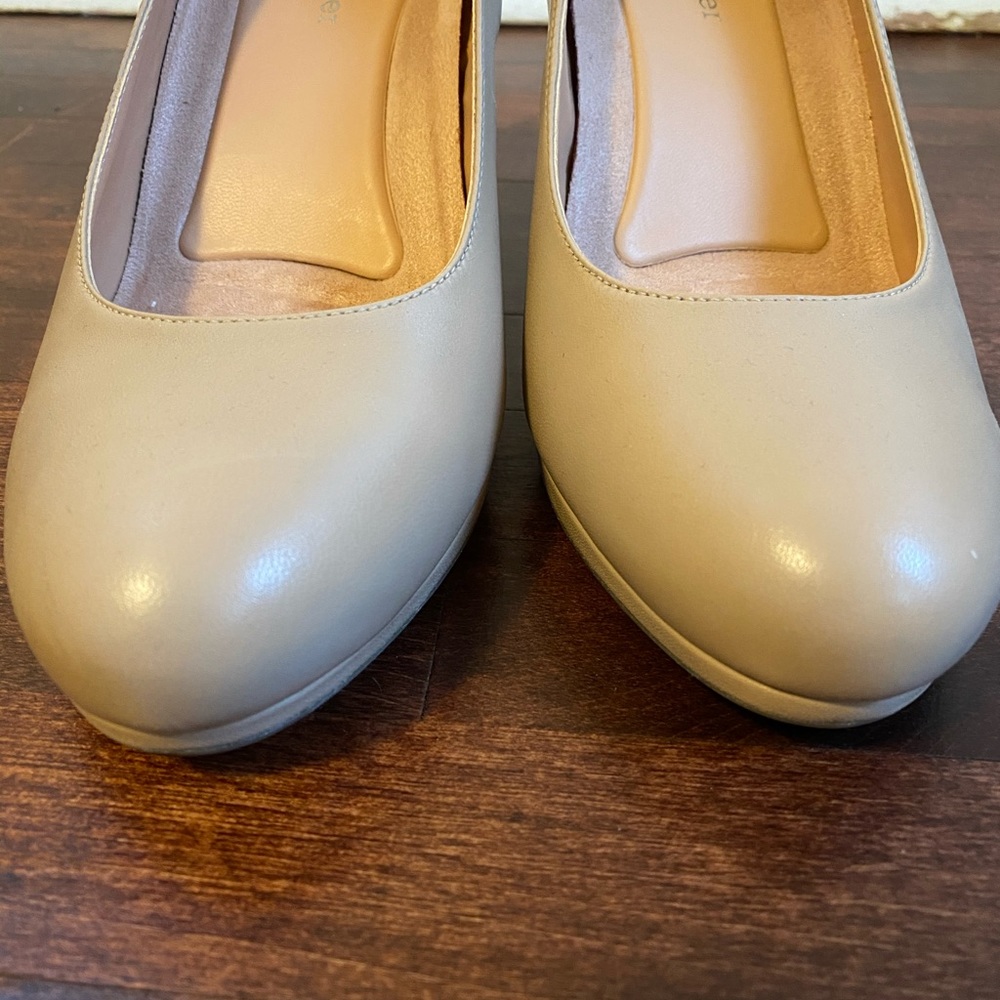 Brand new Naturalizer Nude Pumps - Picture 3 of 5